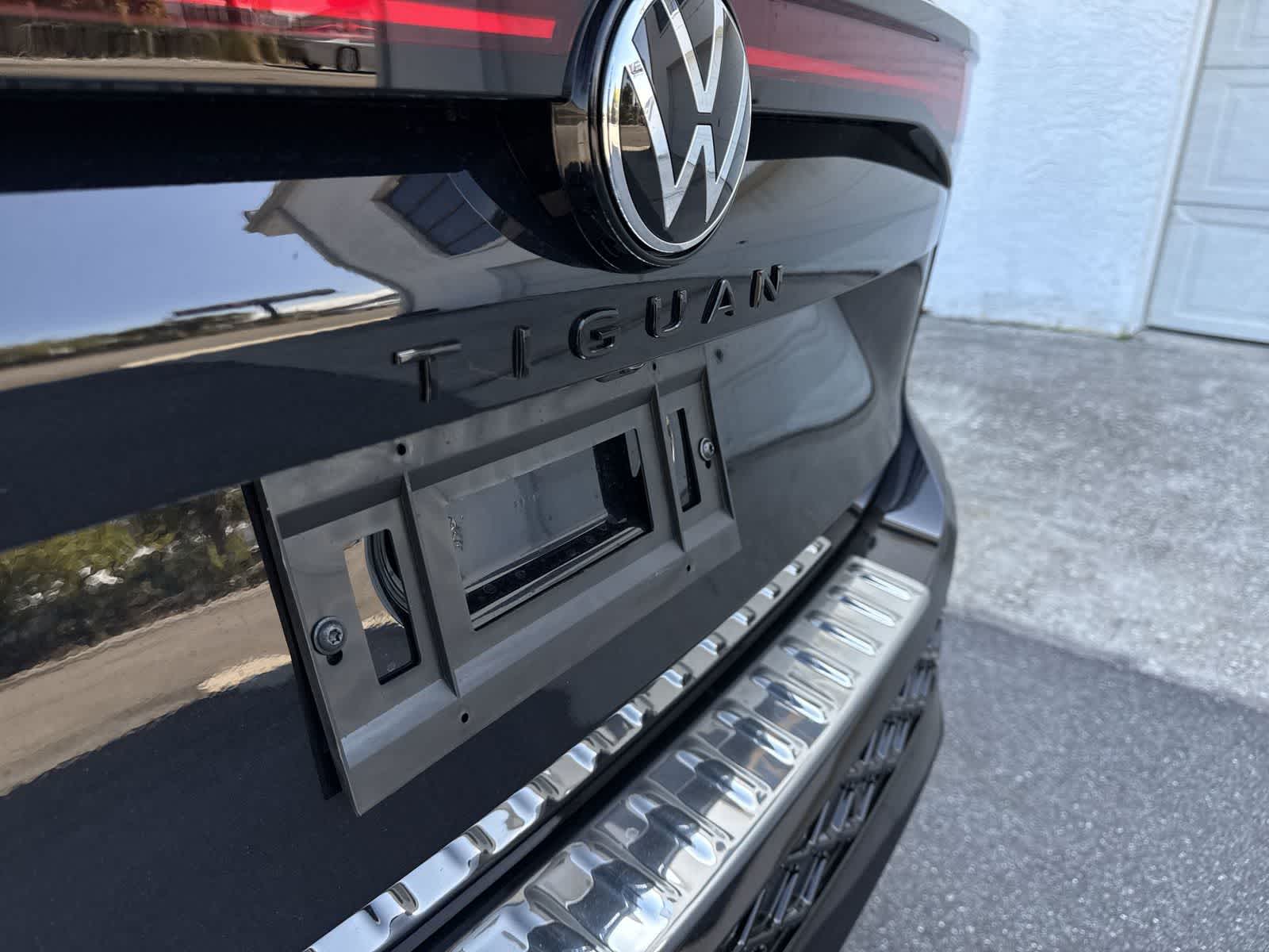 2026 Volkswagen Tiguan 2.0T SE R-Line Black