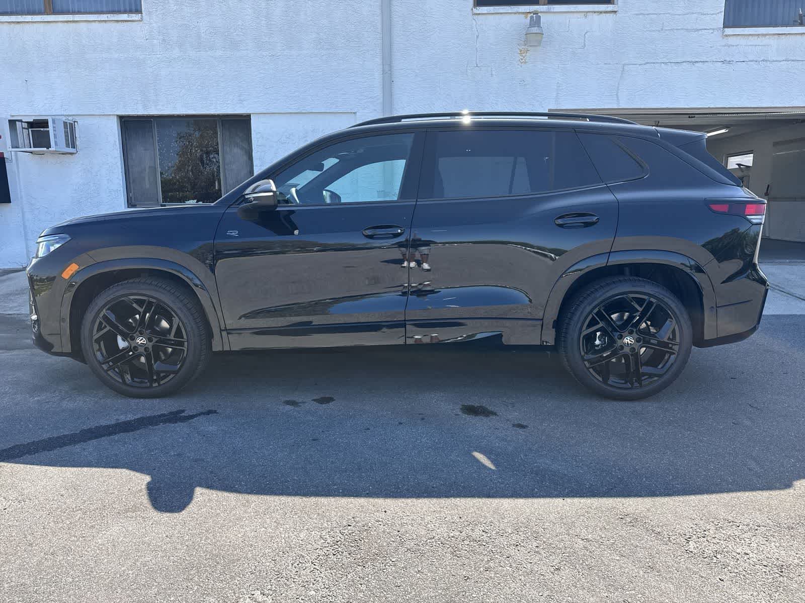 2026 Volkswagen Tiguan 2.0T SE R-Line Black
