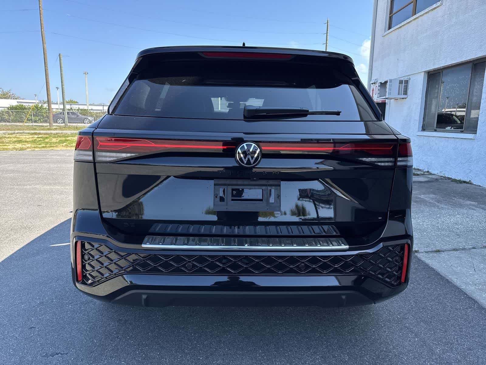 2026 Volkswagen Tiguan 2.0T SE R-Line Black