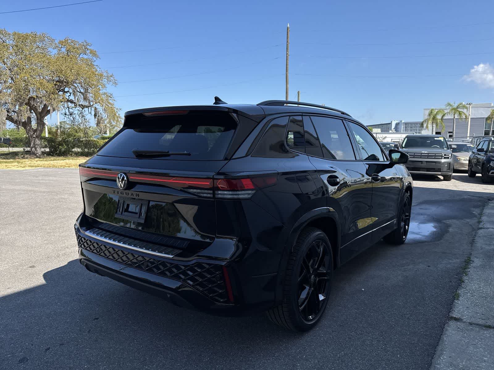 2026 Volkswagen Tiguan 2.0T SE R-Line Black