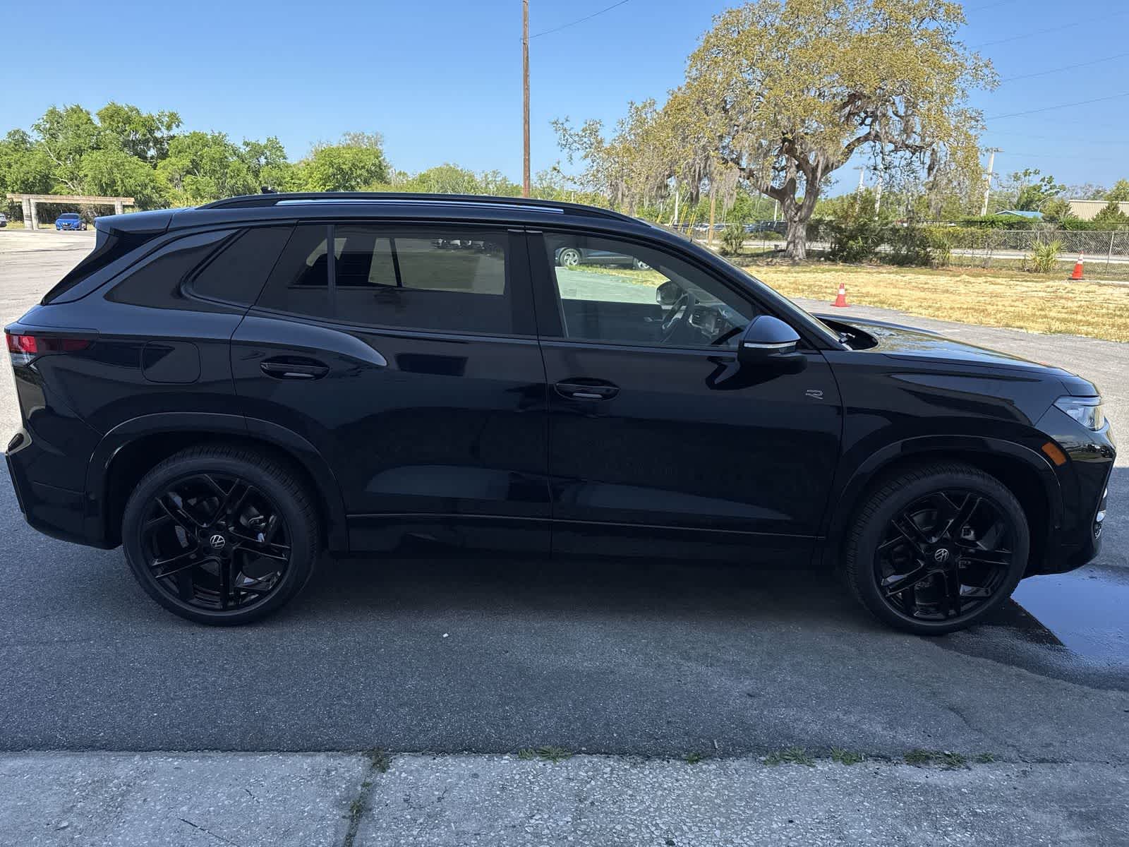 2026 Volkswagen Tiguan 2.0T SE R-Line Black