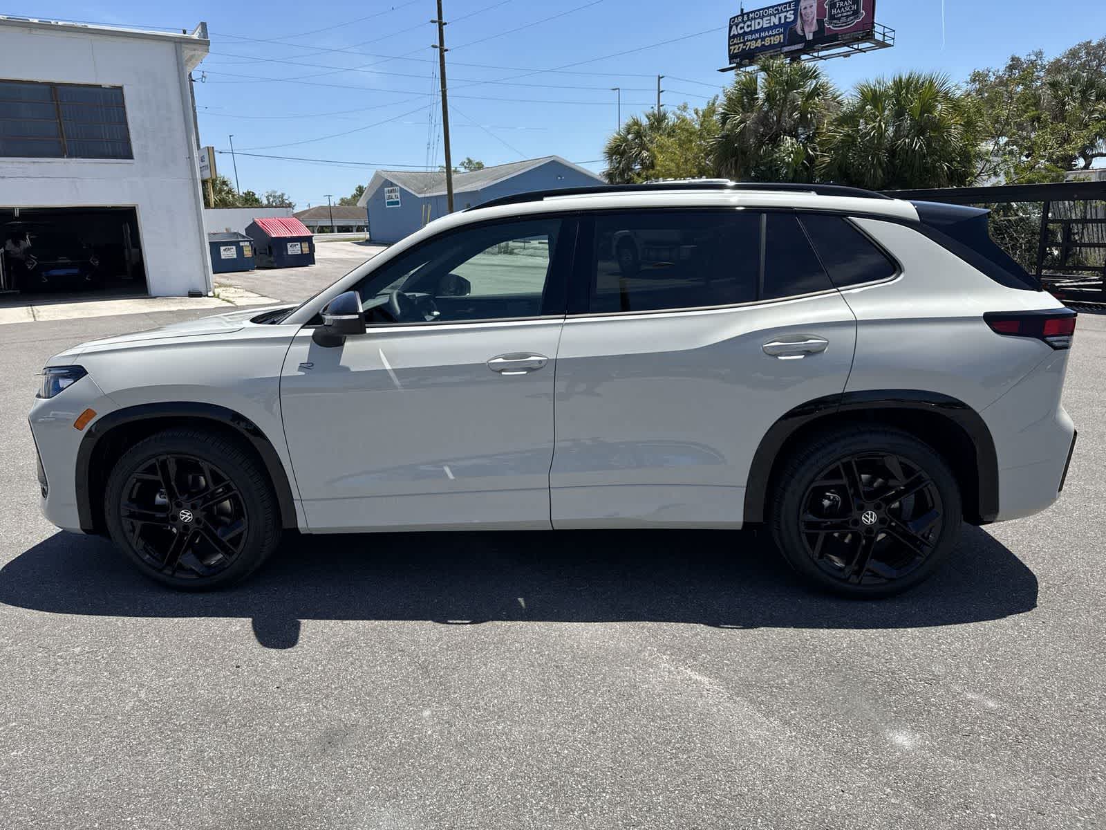 2026 Volkswagen Tiguan 2.0T SE R-Line Black