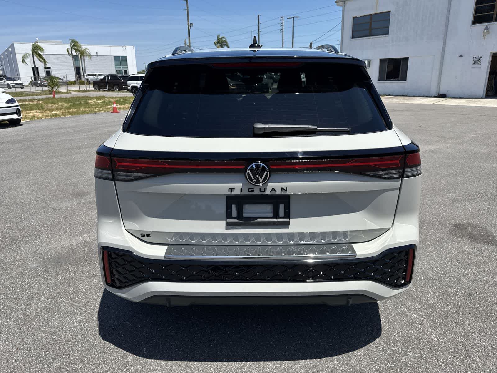 2026 Volkswagen Tiguan 2.0T SE R-Line Black