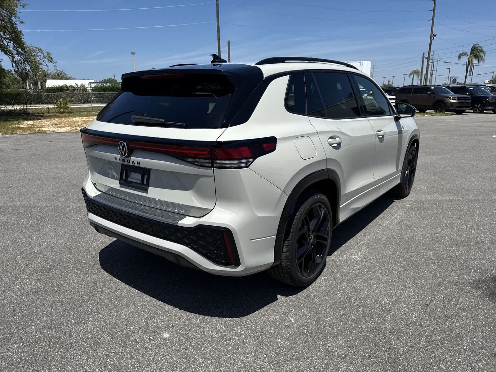 2026 Volkswagen Tiguan 2.0T SE R-Line Black
