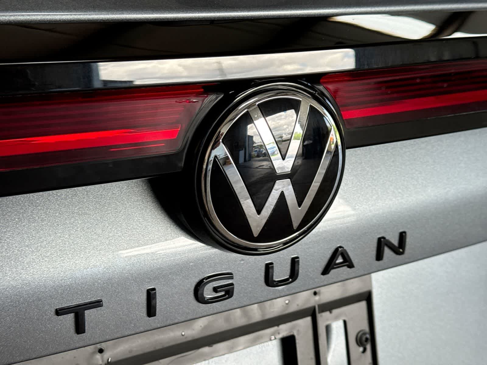 2026 Volkswagen Tiguan 2.0T SE R-Line Black