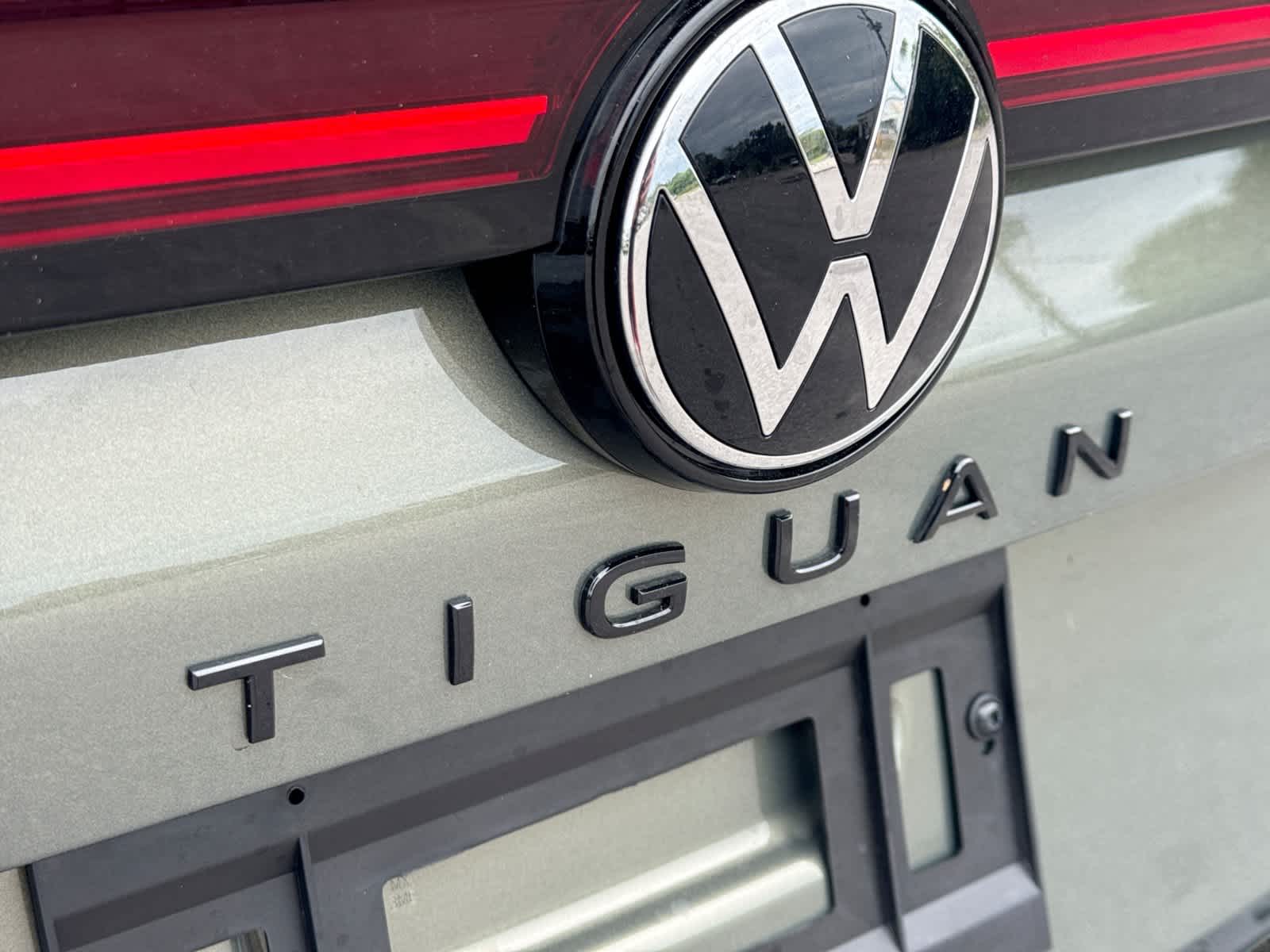 2026 Volkswagen Tiguan 2.0T SE R-Line Black