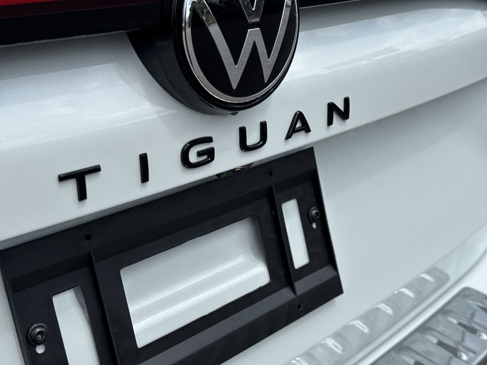 2026 Volkswagen Tiguan 2.0T SE R-Line Black