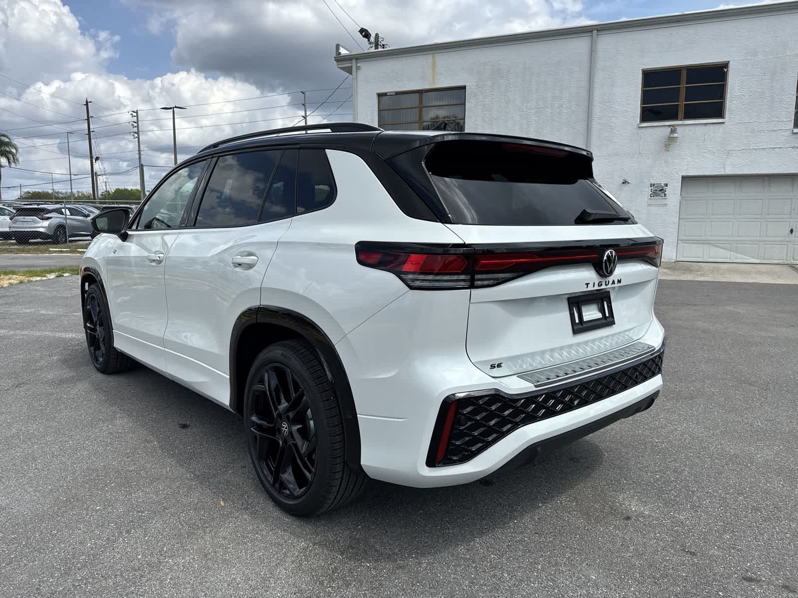 2026 Volkswagen Tiguan 2.0T SE R-Line Black