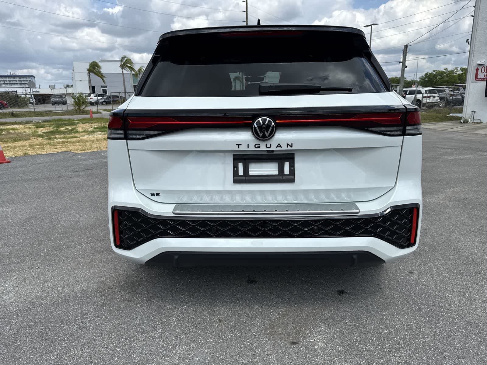 2026 Volkswagen Tiguan 2.0T SE R-Line Black