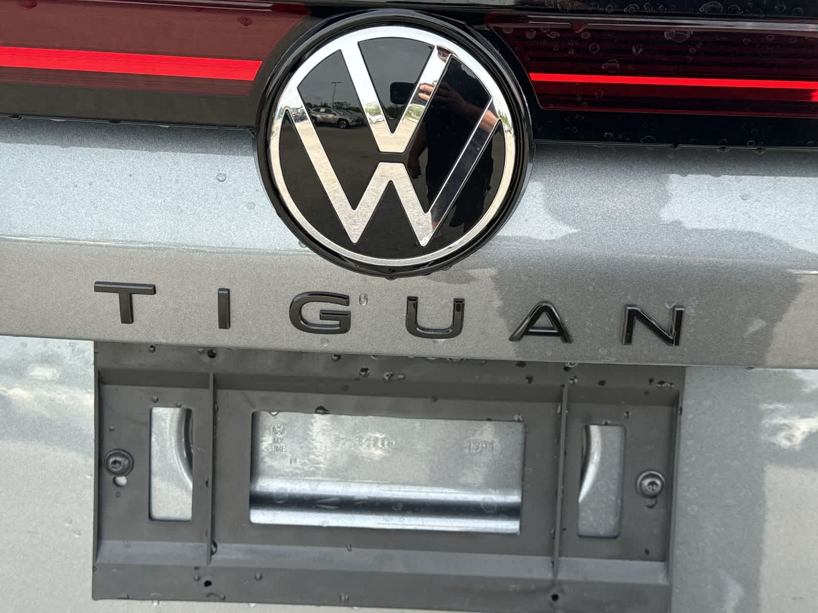 2026 Volkswagen Tiguan 2.0T SE R-Line Black
