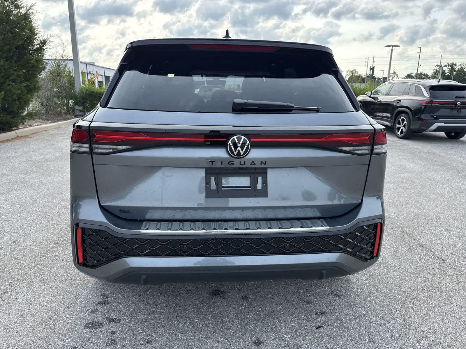 2026 Volkswagen Tiguan 2.0T SE R-Line Black