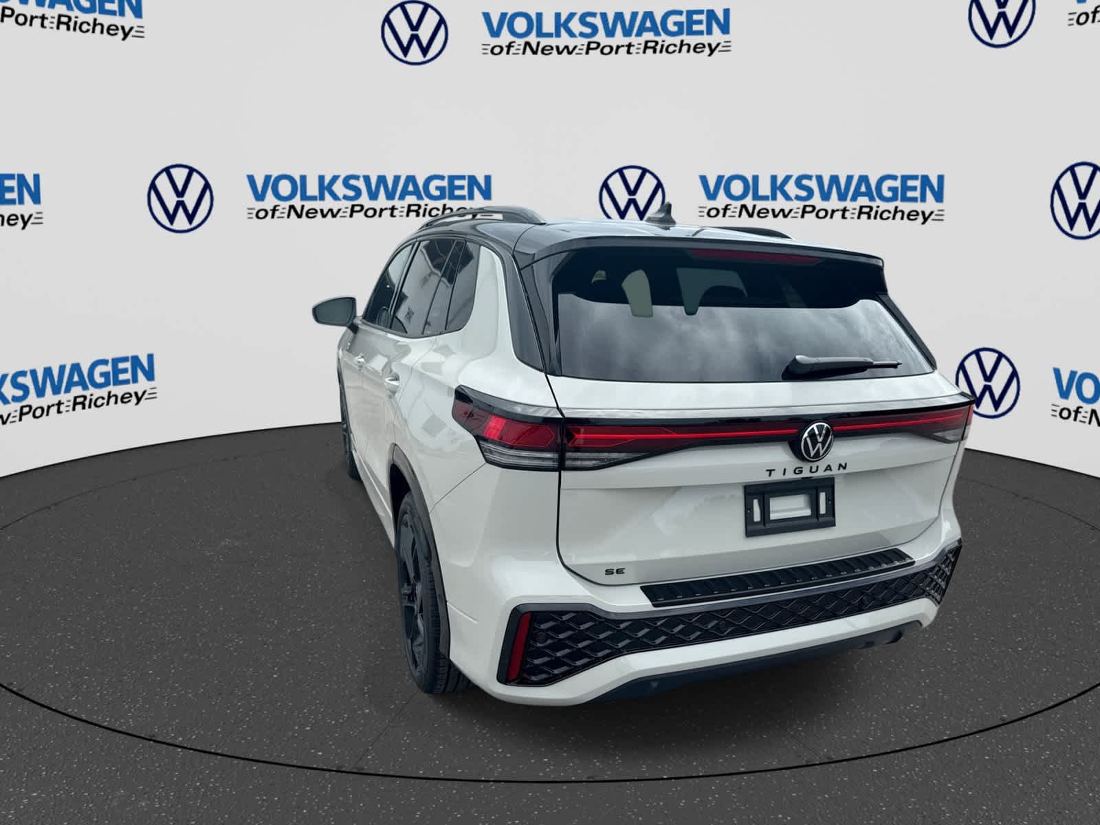 2026 Volkswagen Tiguan 2.0T SE R-Line Black