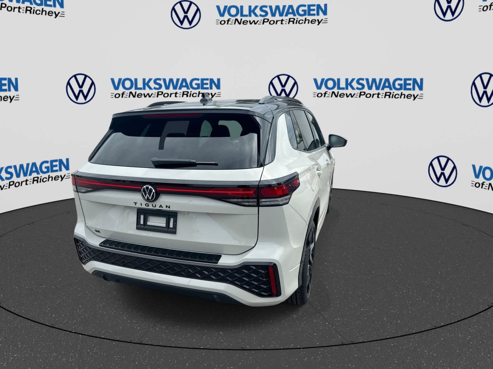 2026 Volkswagen Tiguan 2.0T SE R-Line Black