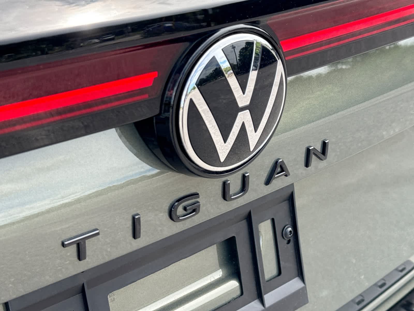 2026 Volkswagen Tiguan 2.0T SE R-Line Black