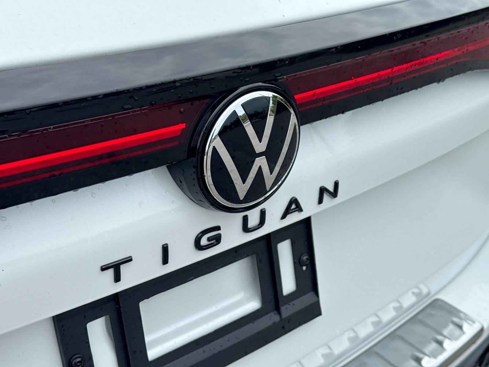 2026 Volkswagen Tiguan 2.0T SE R-Line Black