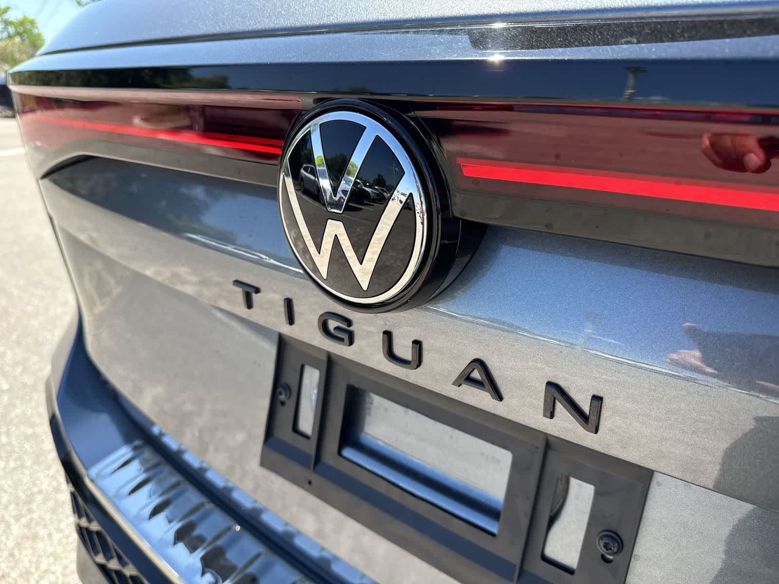 2026 Volkswagen Tiguan 2.0T SE R-Line Black