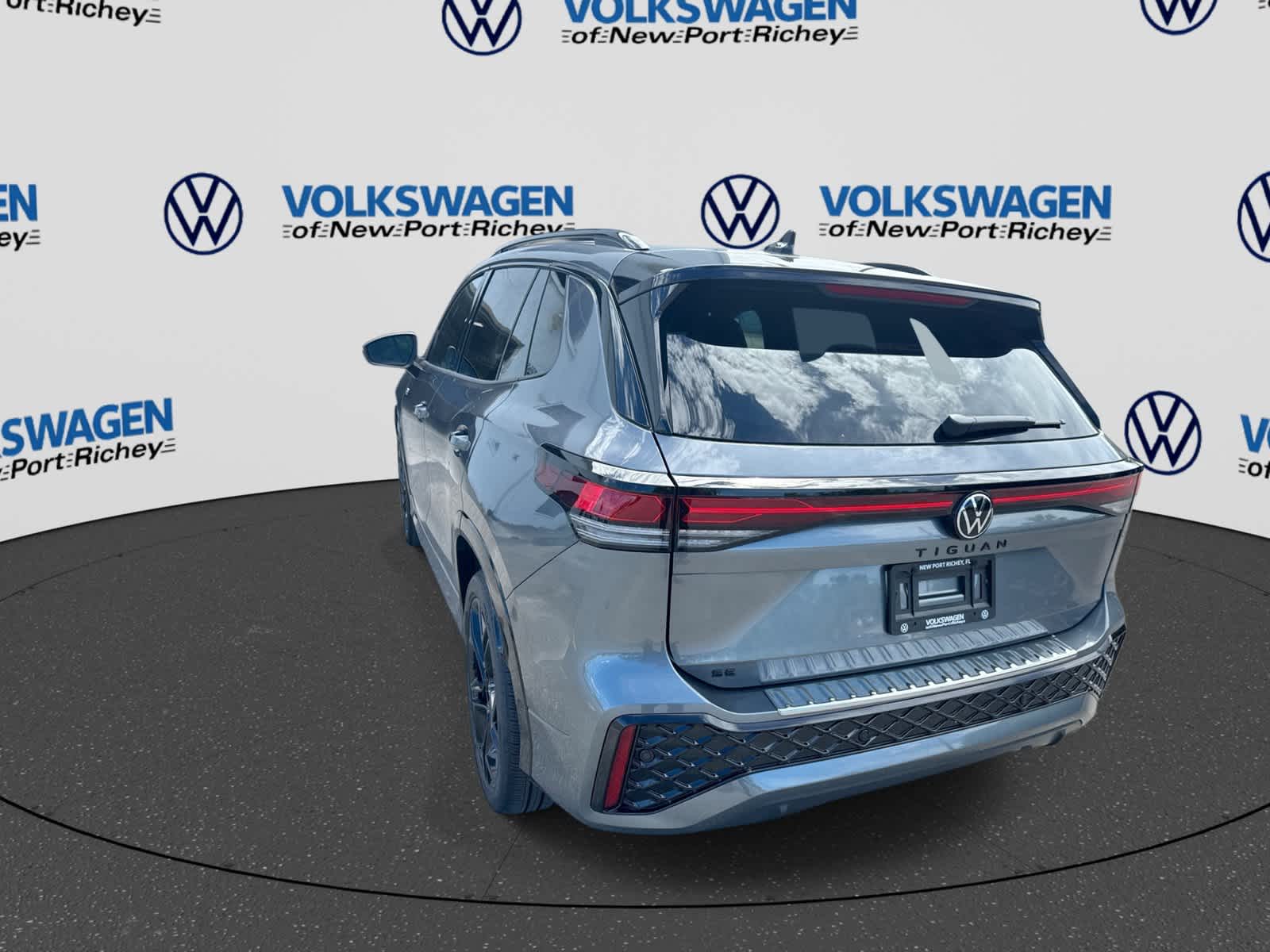 2026 Volkswagen Tiguan 2.0T SE R-Line Black