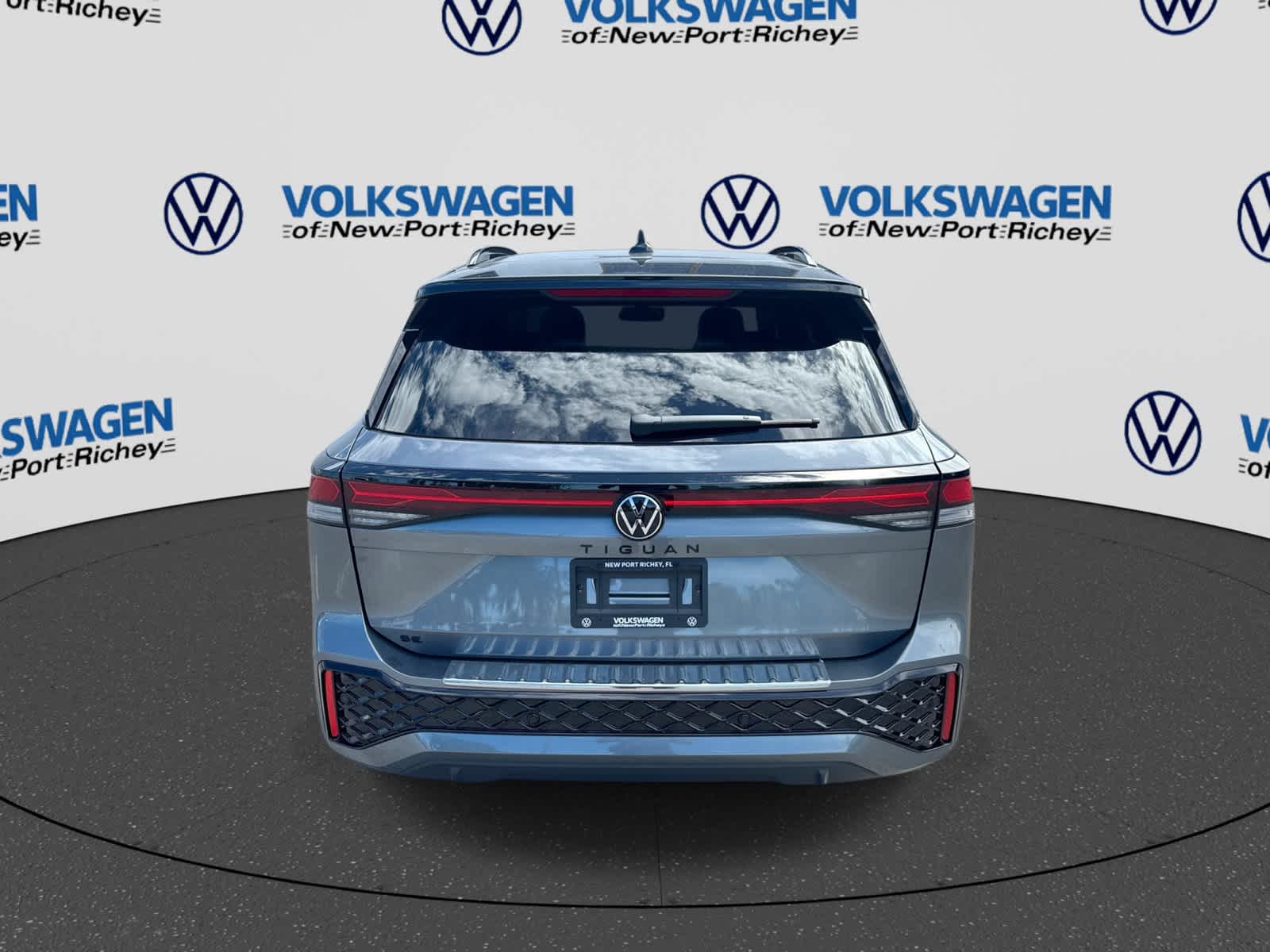 2026 Volkswagen Tiguan 2.0T SE R-Line Black