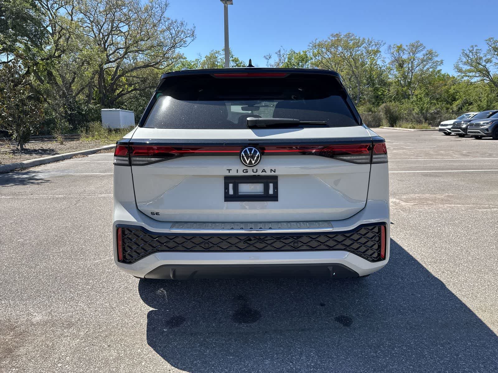 2026 Volkswagen Tiguan 2.0T SE R-Line Black