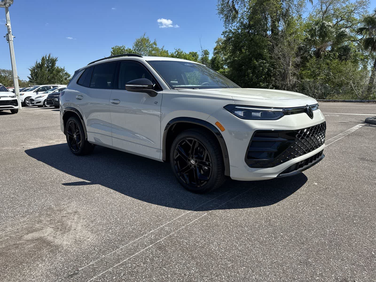 2026 Volkswagen Tiguan 2.0T SE R-Line Black