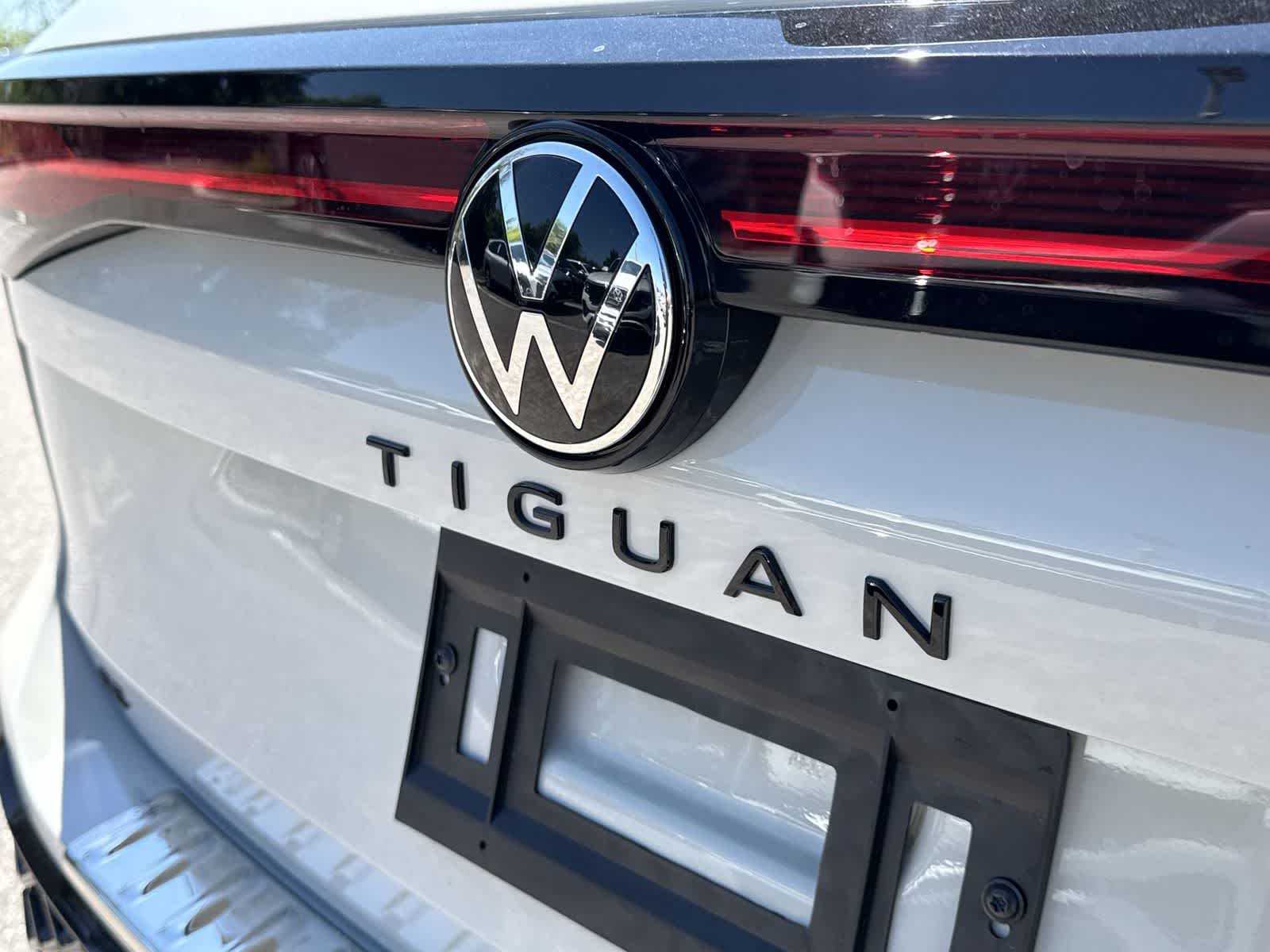 2026 Volkswagen Tiguan SE R-Line Black