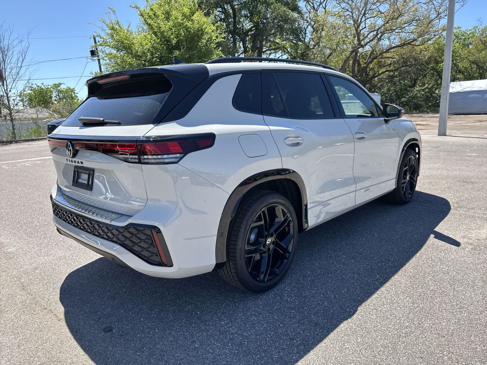 2026 Volkswagen Tiguan SE R-Line Black