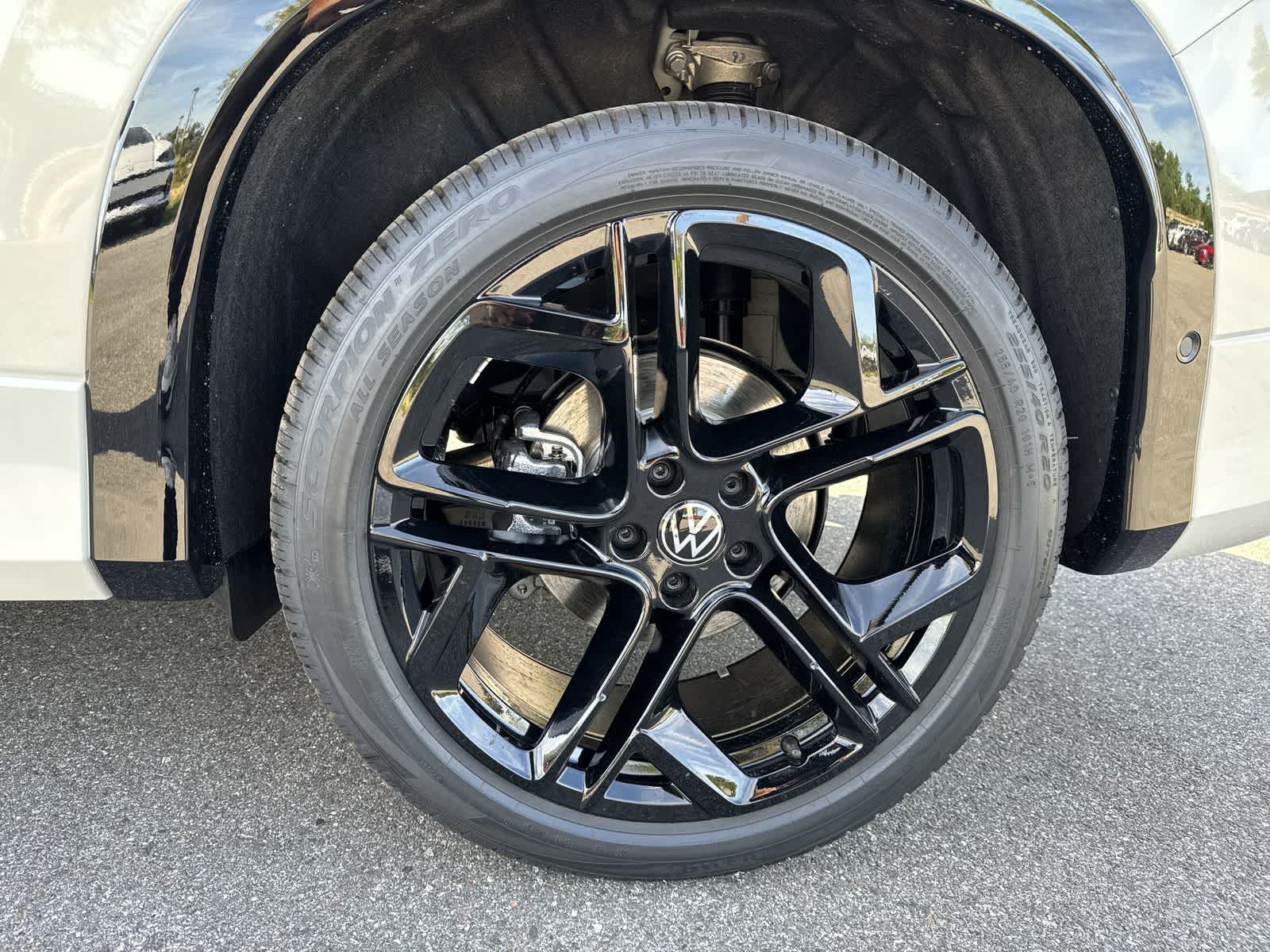 2026 Volkswagen Tiguan 2.0T SE R-Line Black