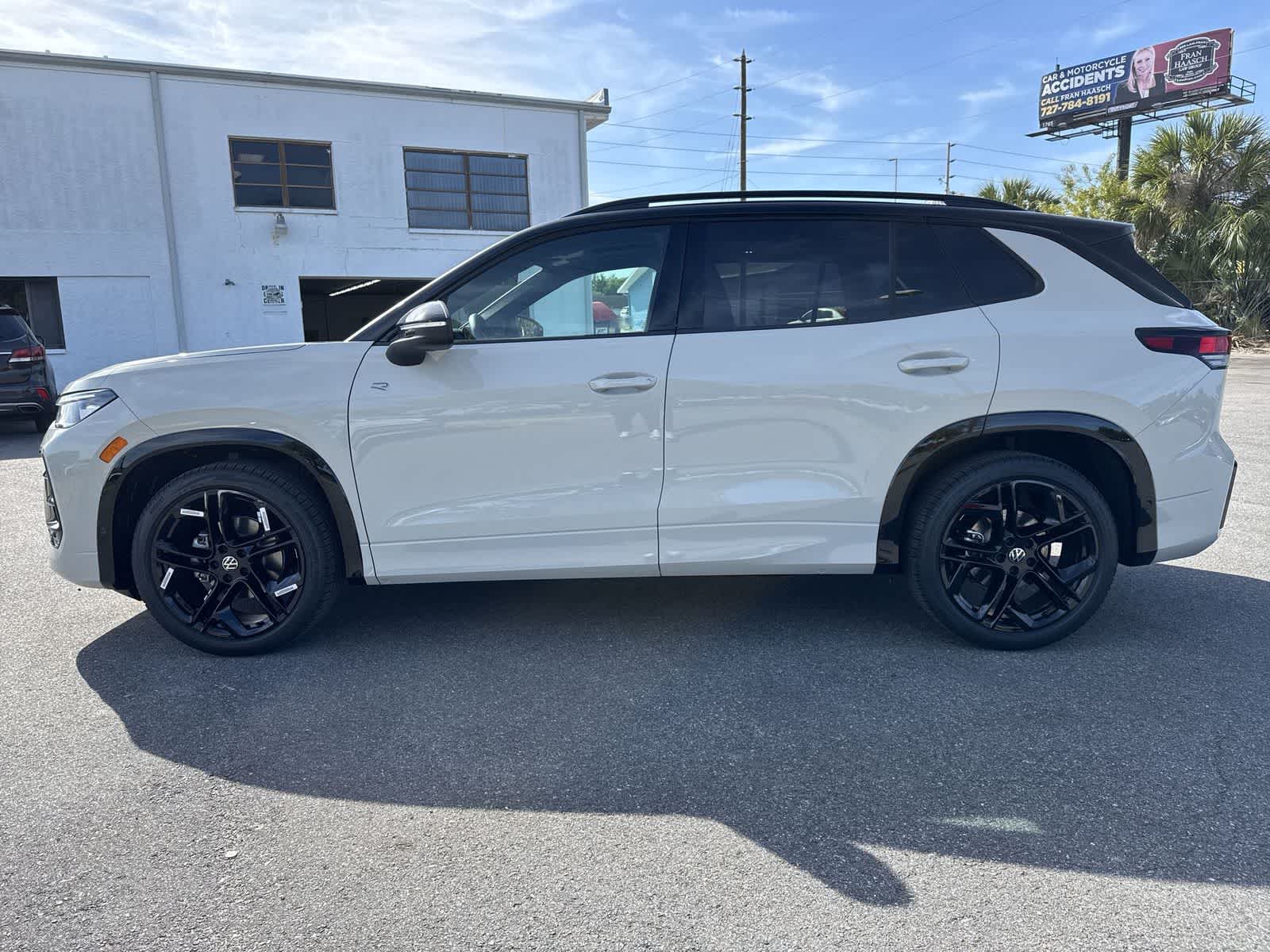 2026 Volkswagen Tiguan 2.0T SE R-Line Black