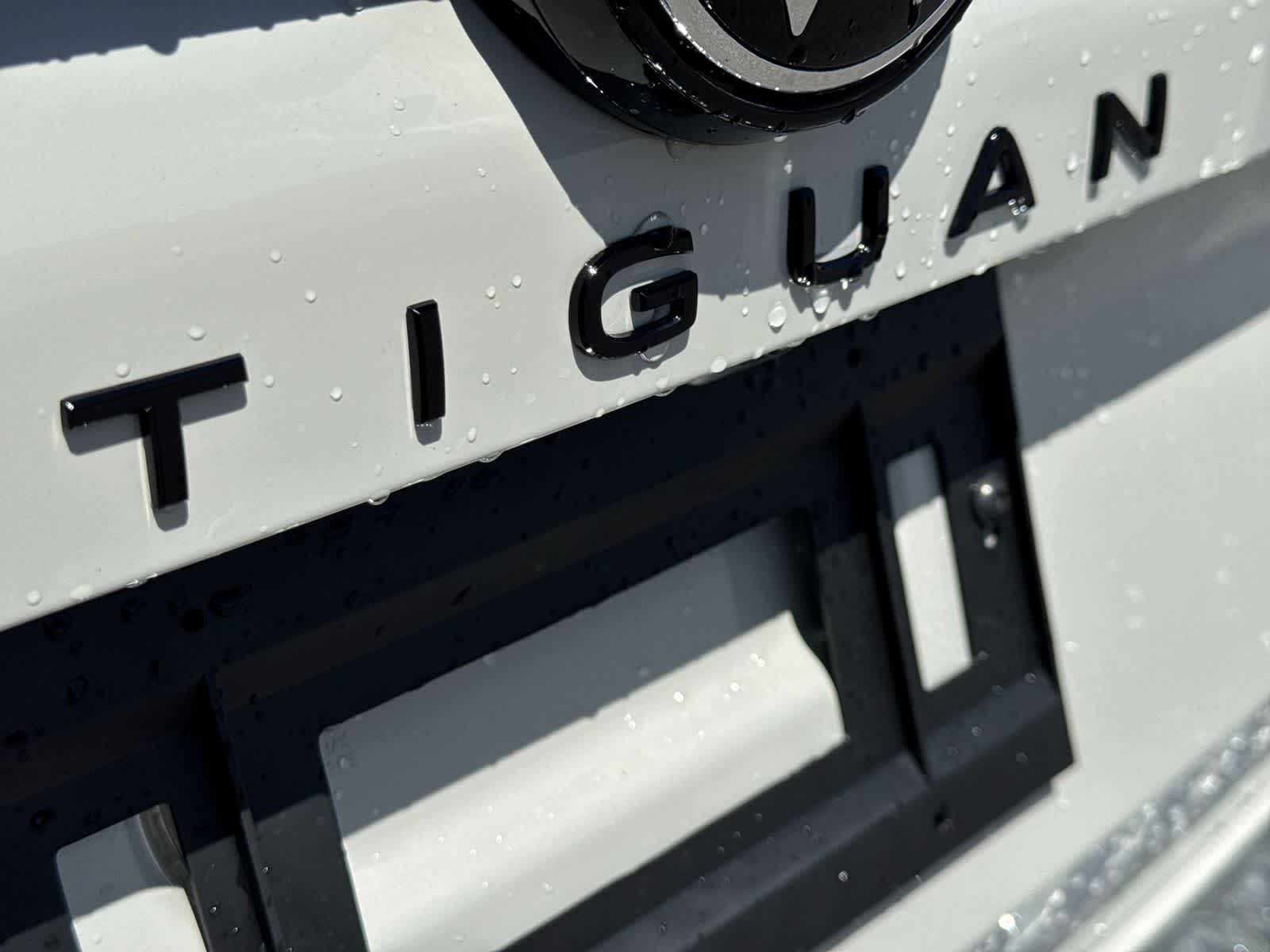 2026 Volkswagen Tiguan 2.0T SE R-Line Black
