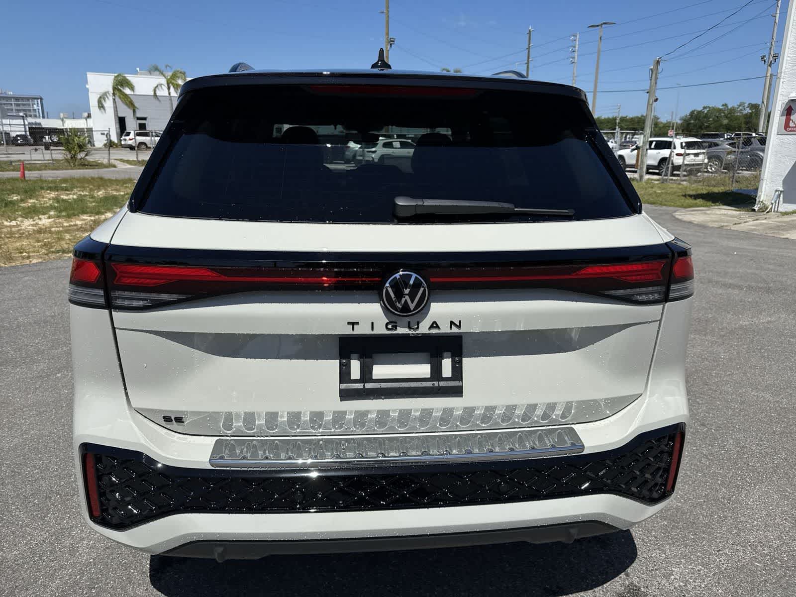 2026 Volkswagen Tiguan 2.0T SE R-Line Black