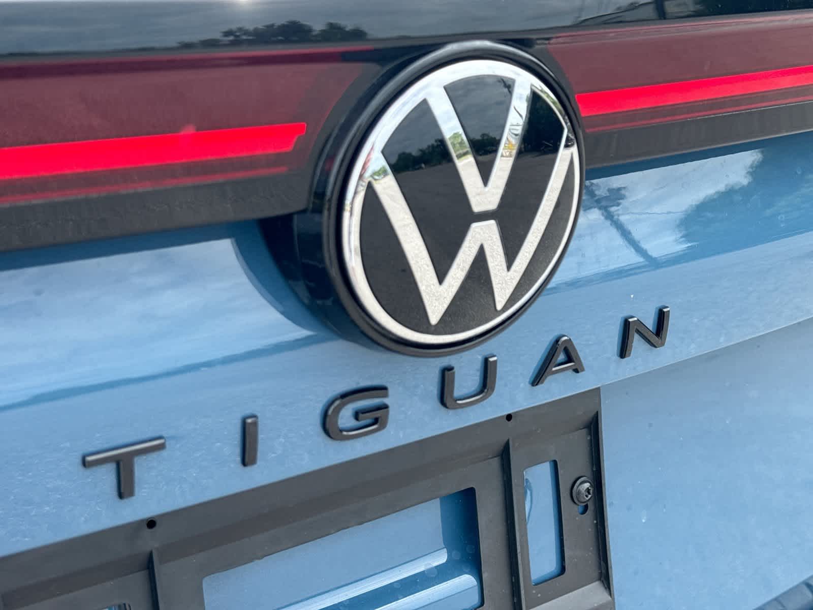 2026 Volkswagen Tiguan 2.0T SE R-Line Black