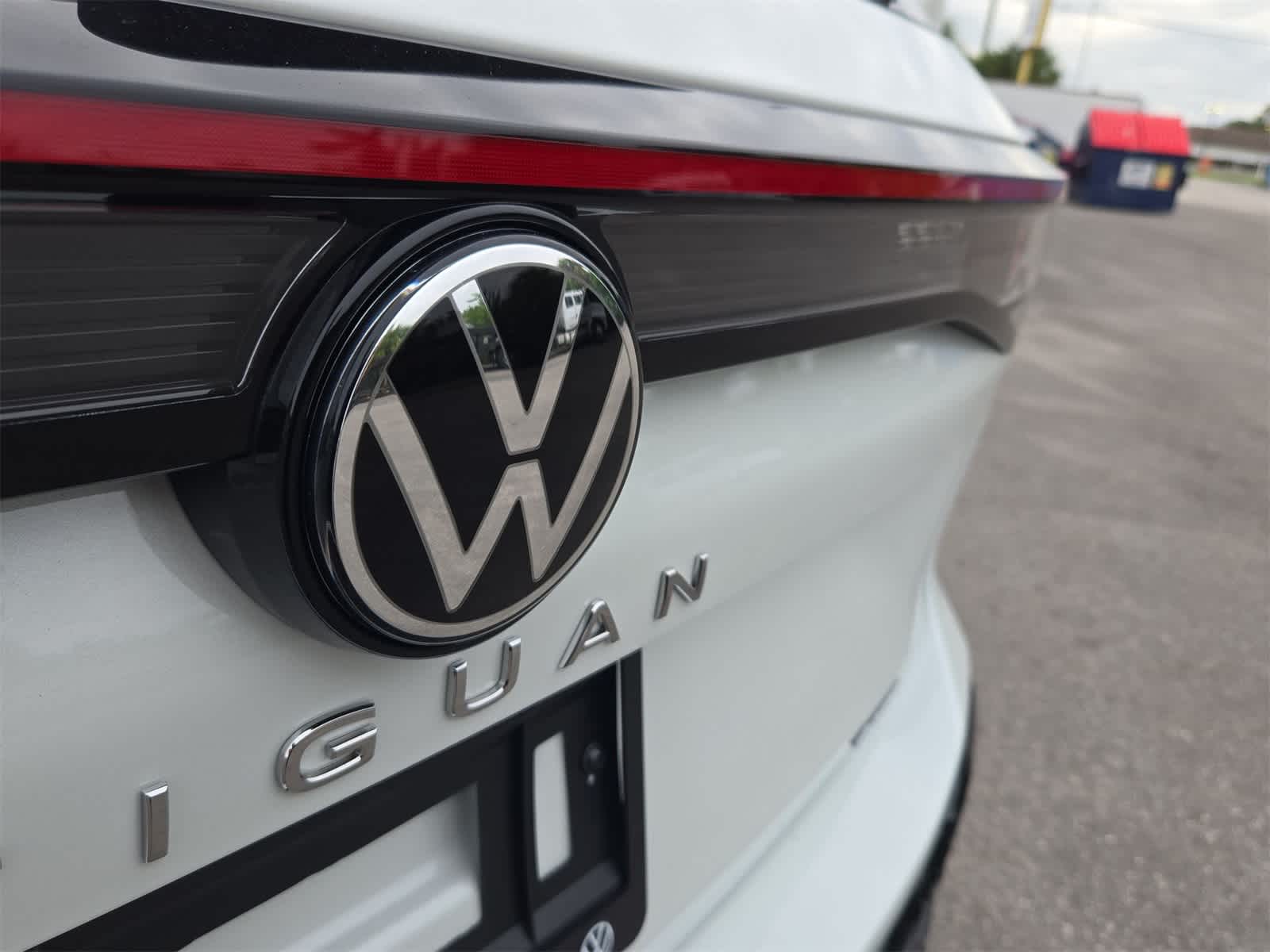 2025 Volkswagen Tiguan 2.0T SEL R-Line