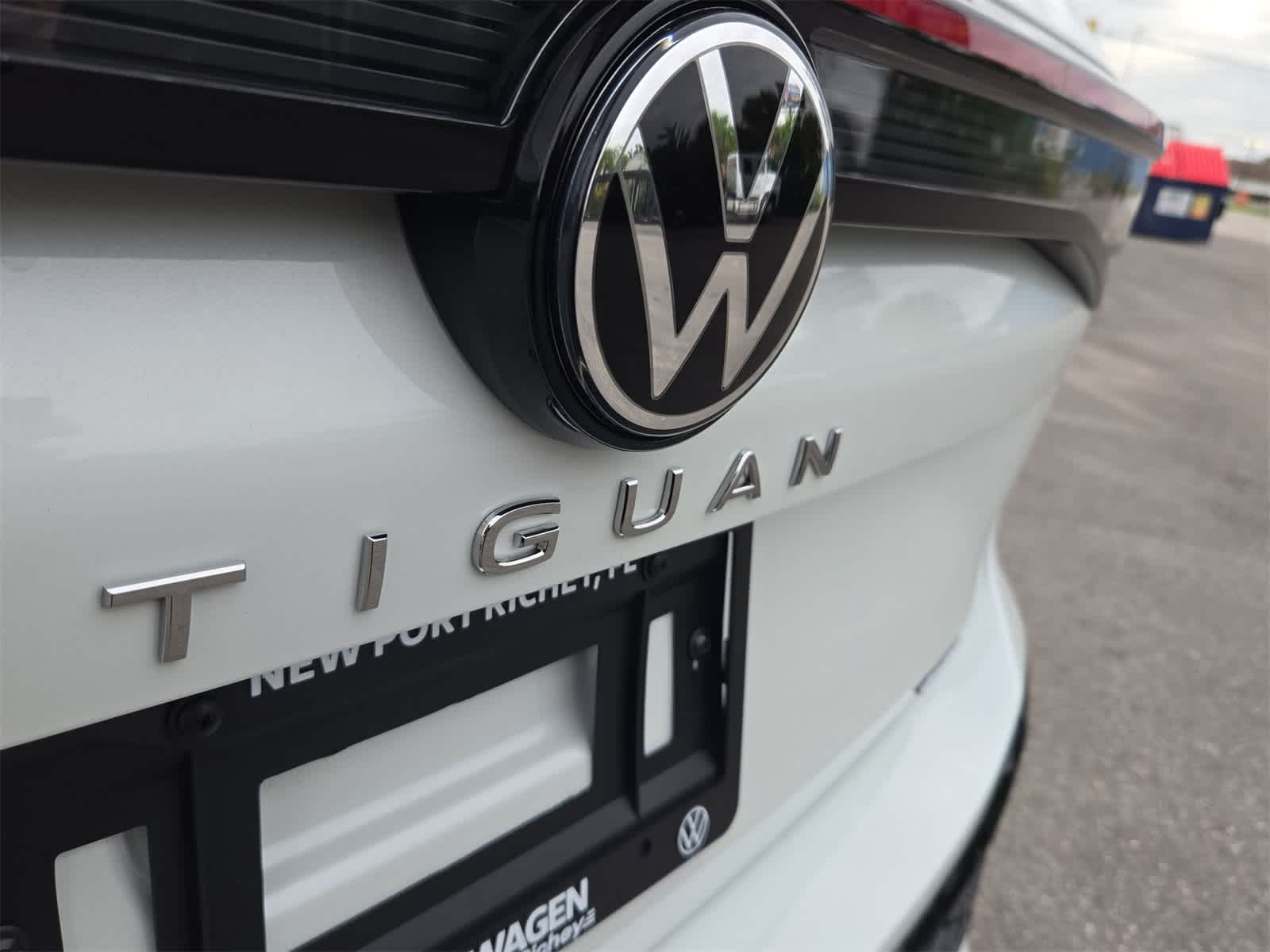 2025 Volkswagen Tiguan 2.0T SEL R-Line