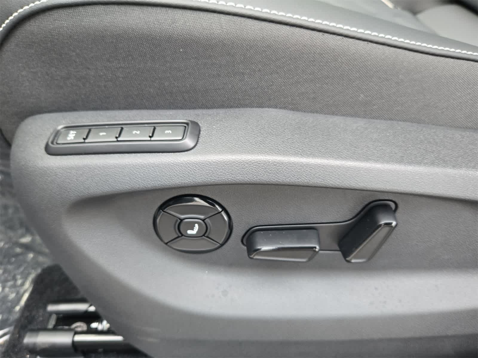 2025 Volkswagen Tiguan 2.0T SEL R-Line