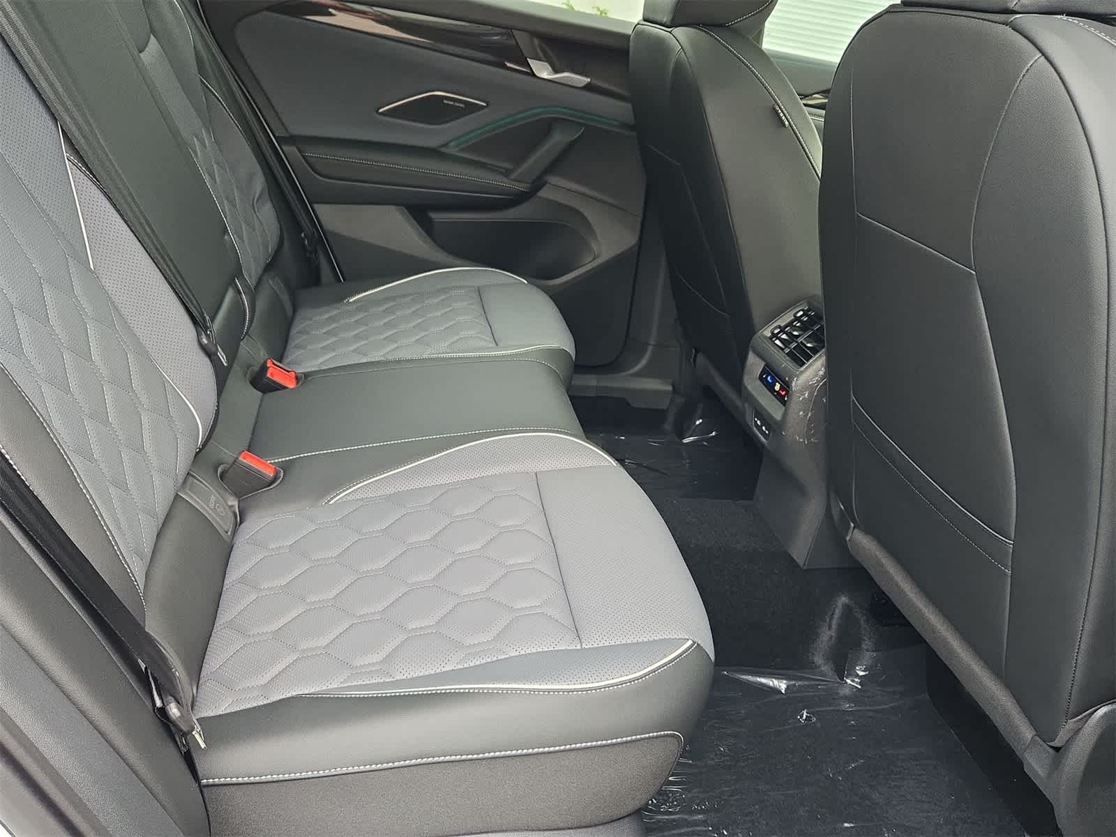 2025 Volkswagen Tiguan 2.0T SEL R-Line