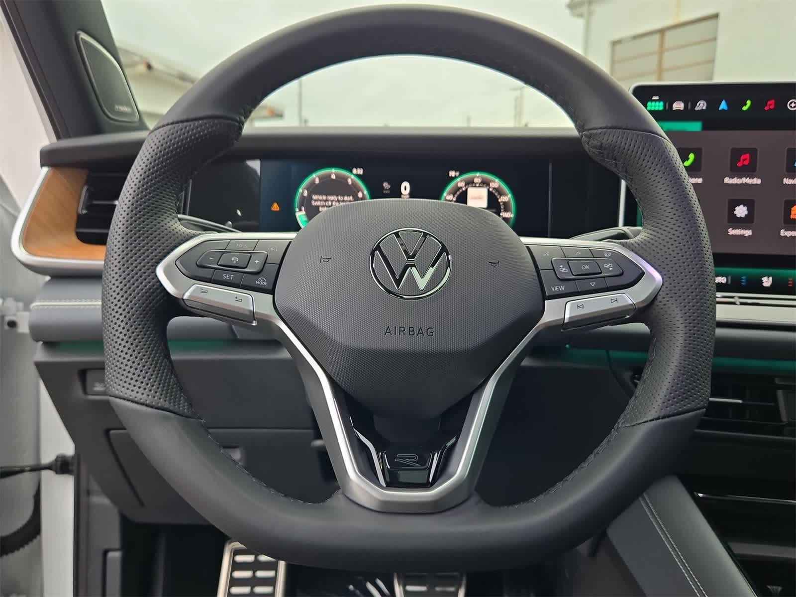 2025 Volkswagen Tiguan 2.0T SEL R-Line