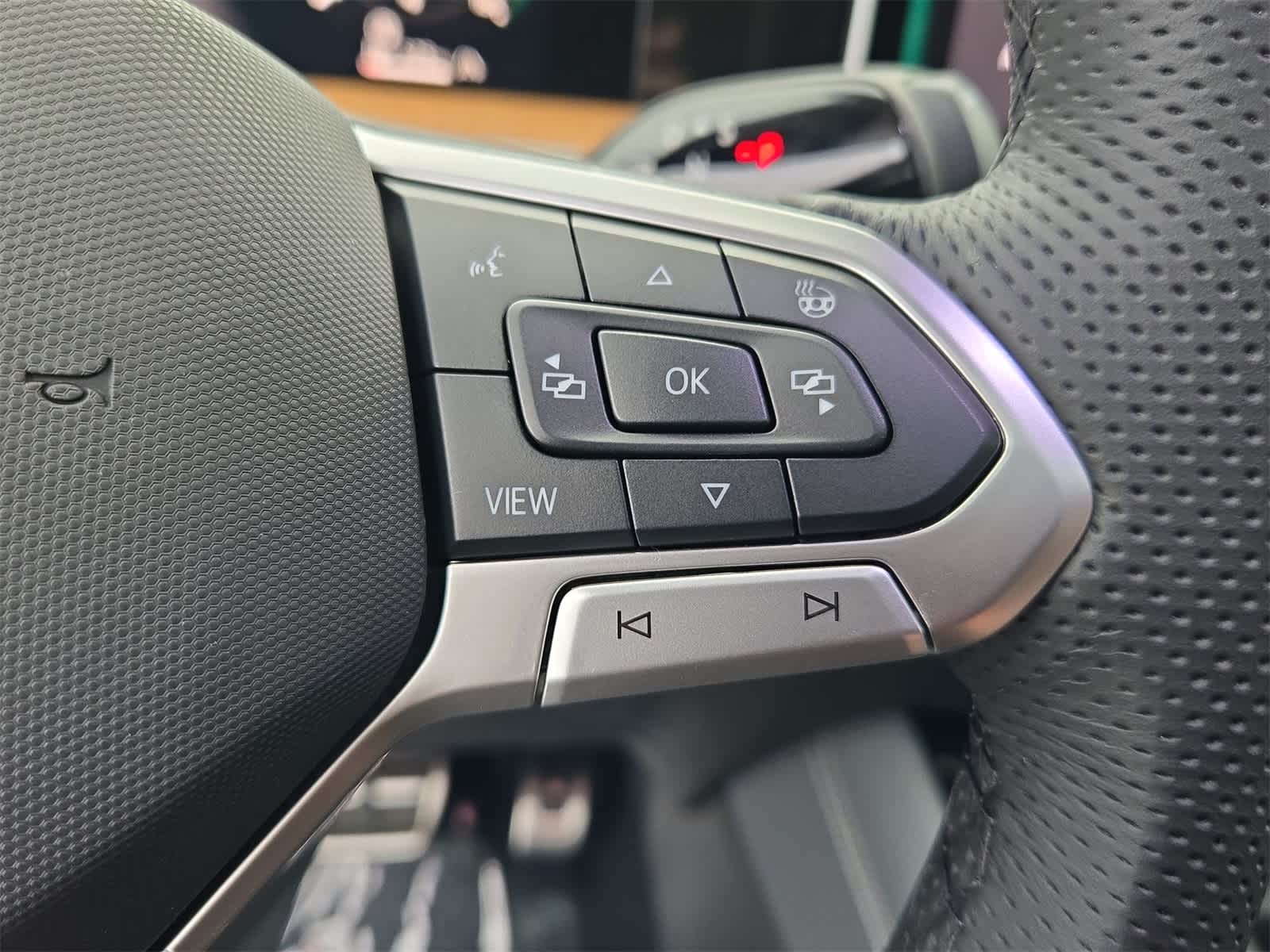 2025 Volkswagen Tiguan 2.0T SEL R-Line