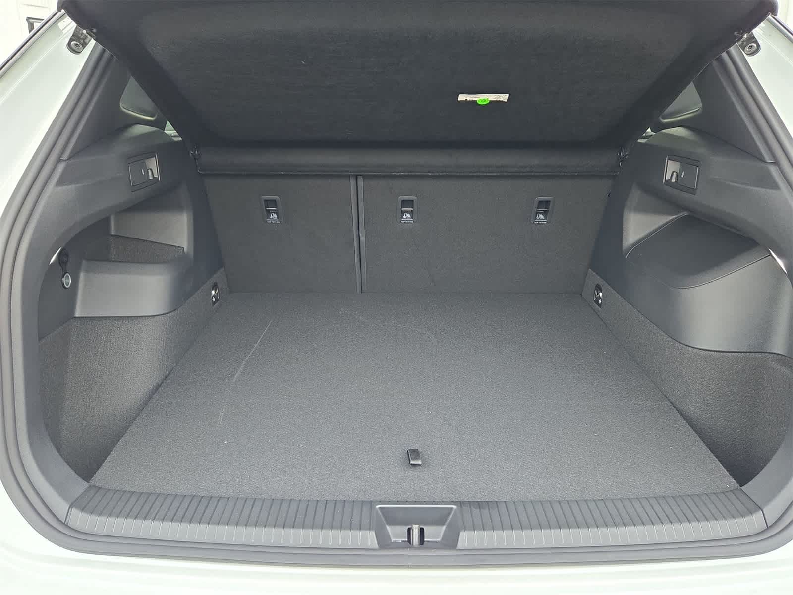 2025 Volkswagen Tiguan 2.0T SEL R-Line