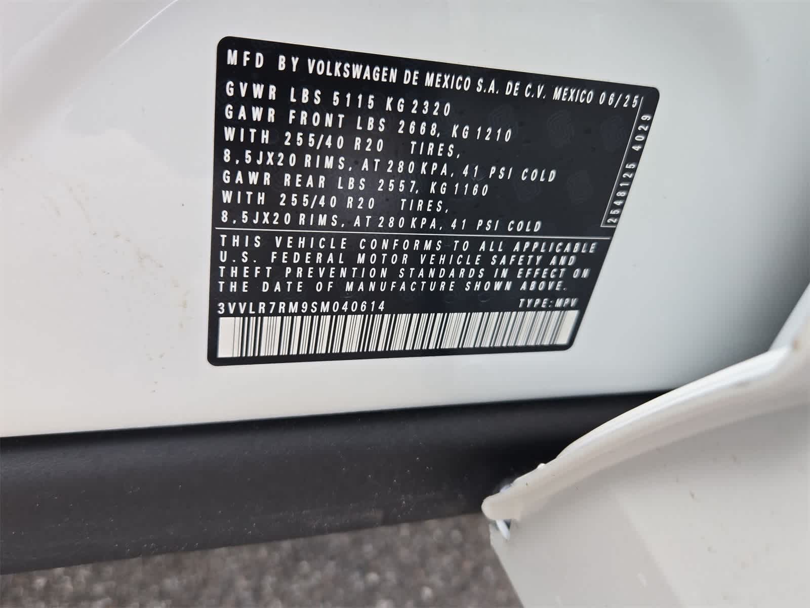 2025 Volkswagen Tiguan 2.0T SEL R-Line