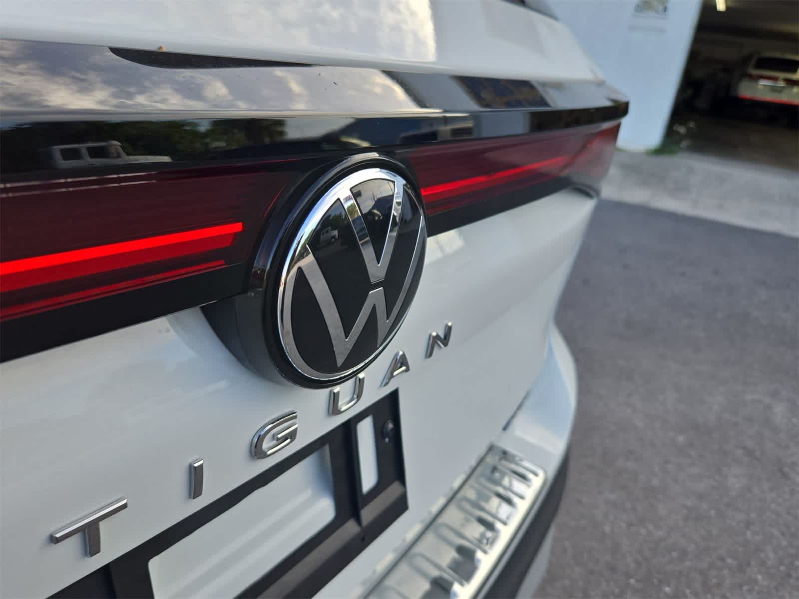 2025 Volkswagen Tiguan 2.0T SE