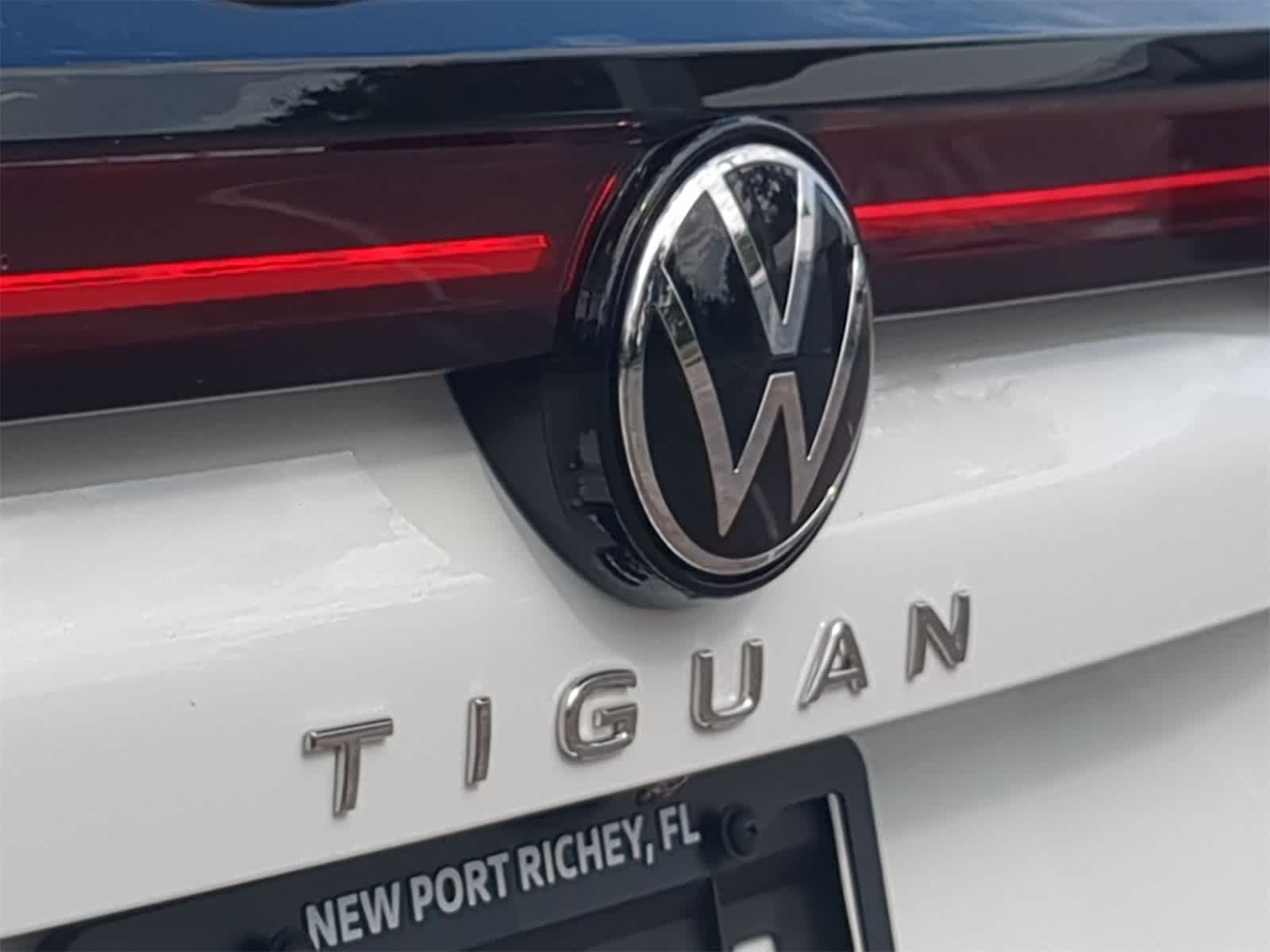 2025 Volkswagen Tiguan 2.0T SE