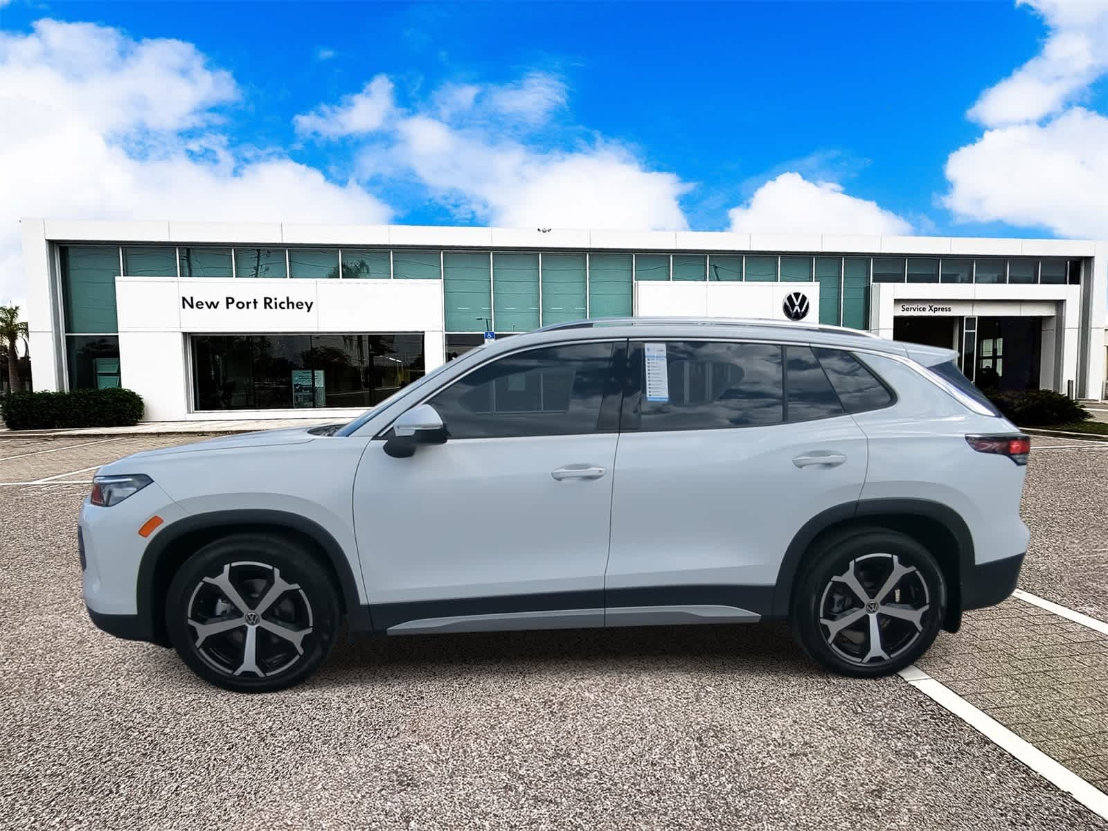 2025 Volkswagen Tiguan 2.0T SE