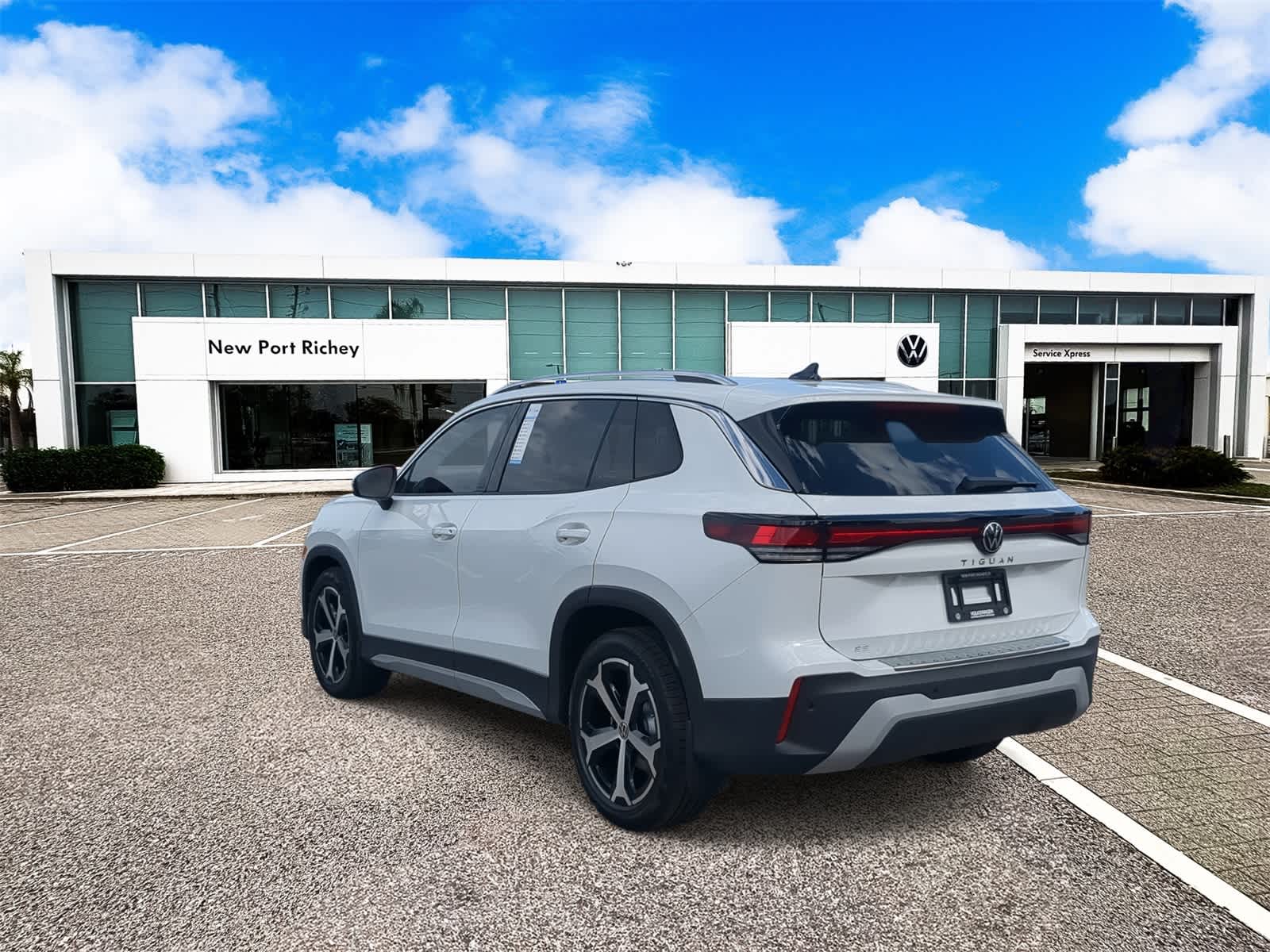 2025 Volkswagen Tiguan 2.0T SE