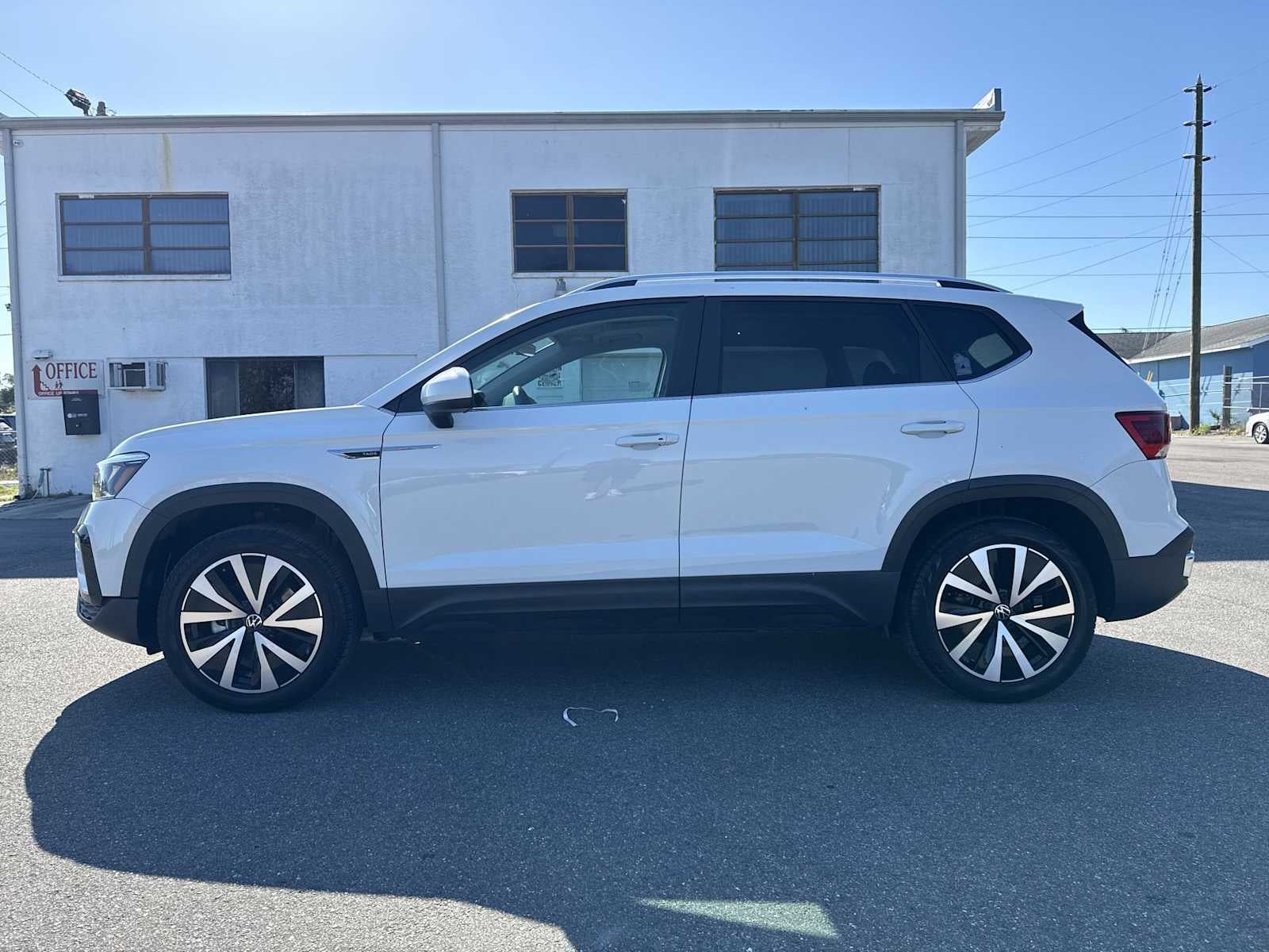 2023 Volkswagen Taos SE