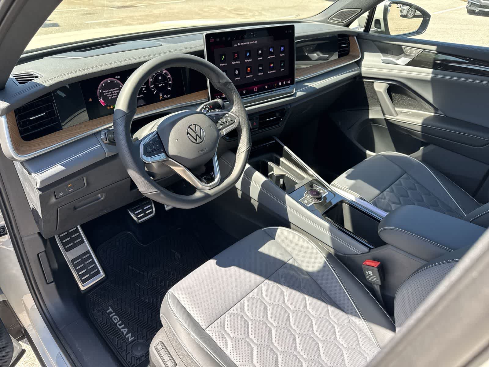 2026 Volkswagen Tiguan 2.0T SEL R-Line Turbo