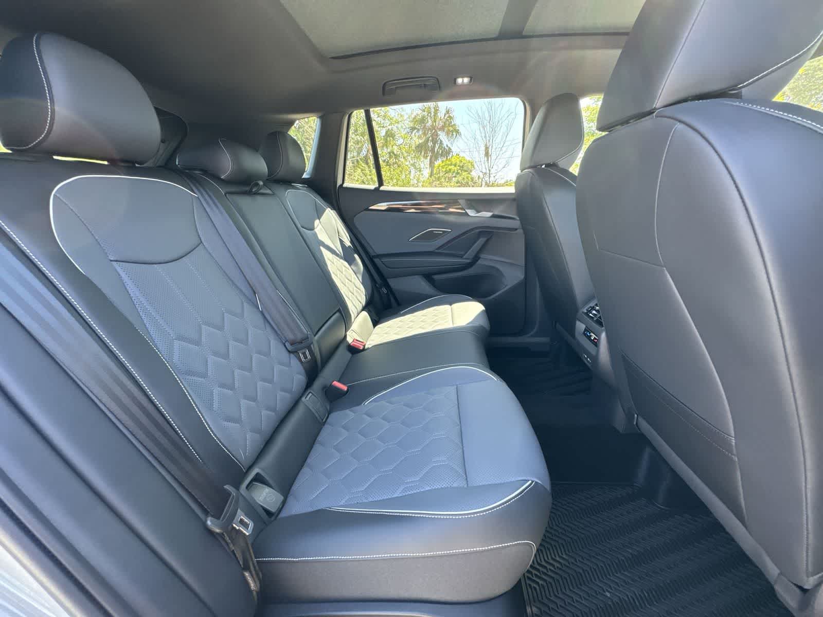 2026 Volkswagen Tiguan 2.0T SEL R-Line Turbo