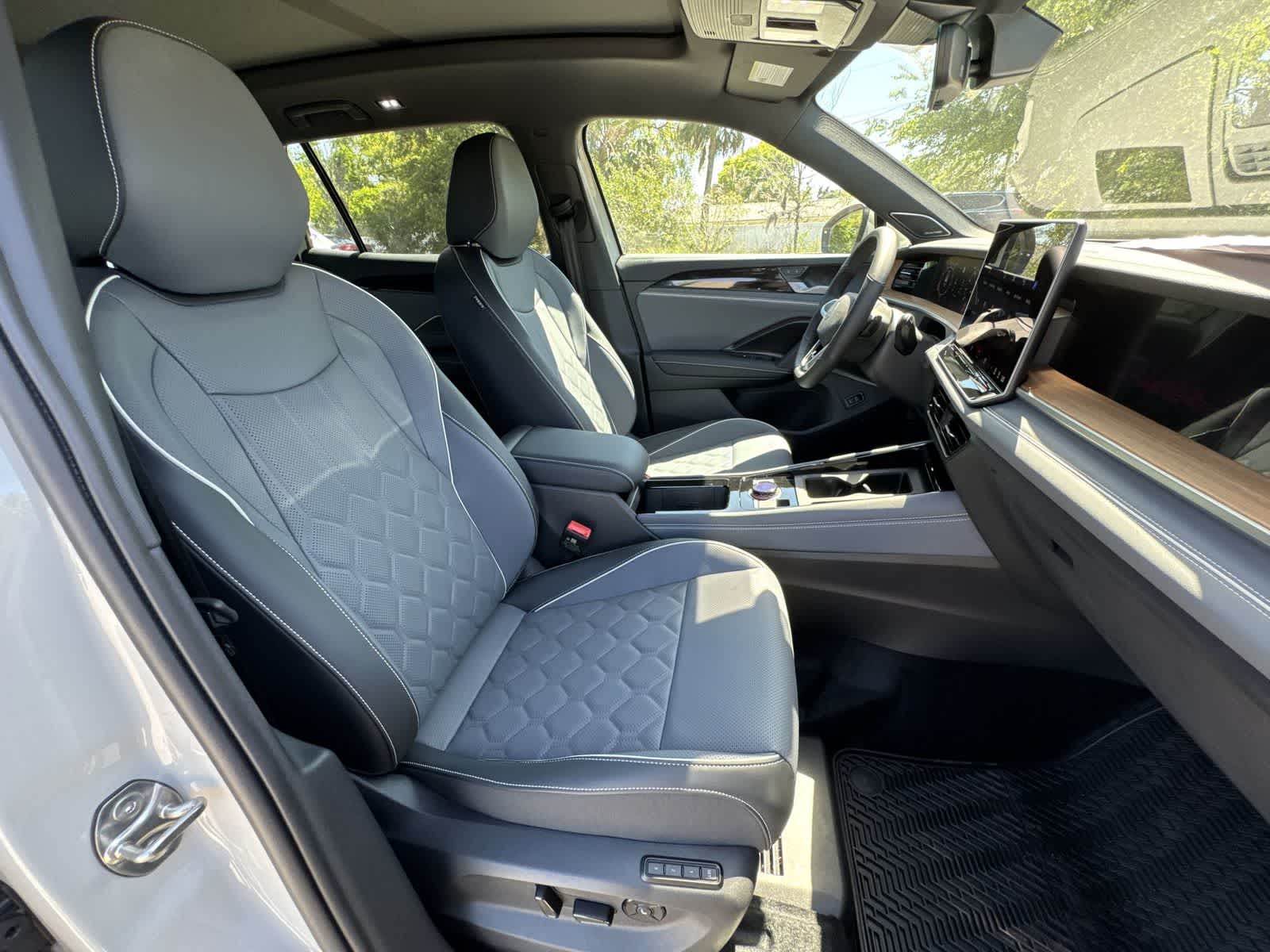 2026 Volkswagen Tiguan 2.0T SEL R-Line Turbo