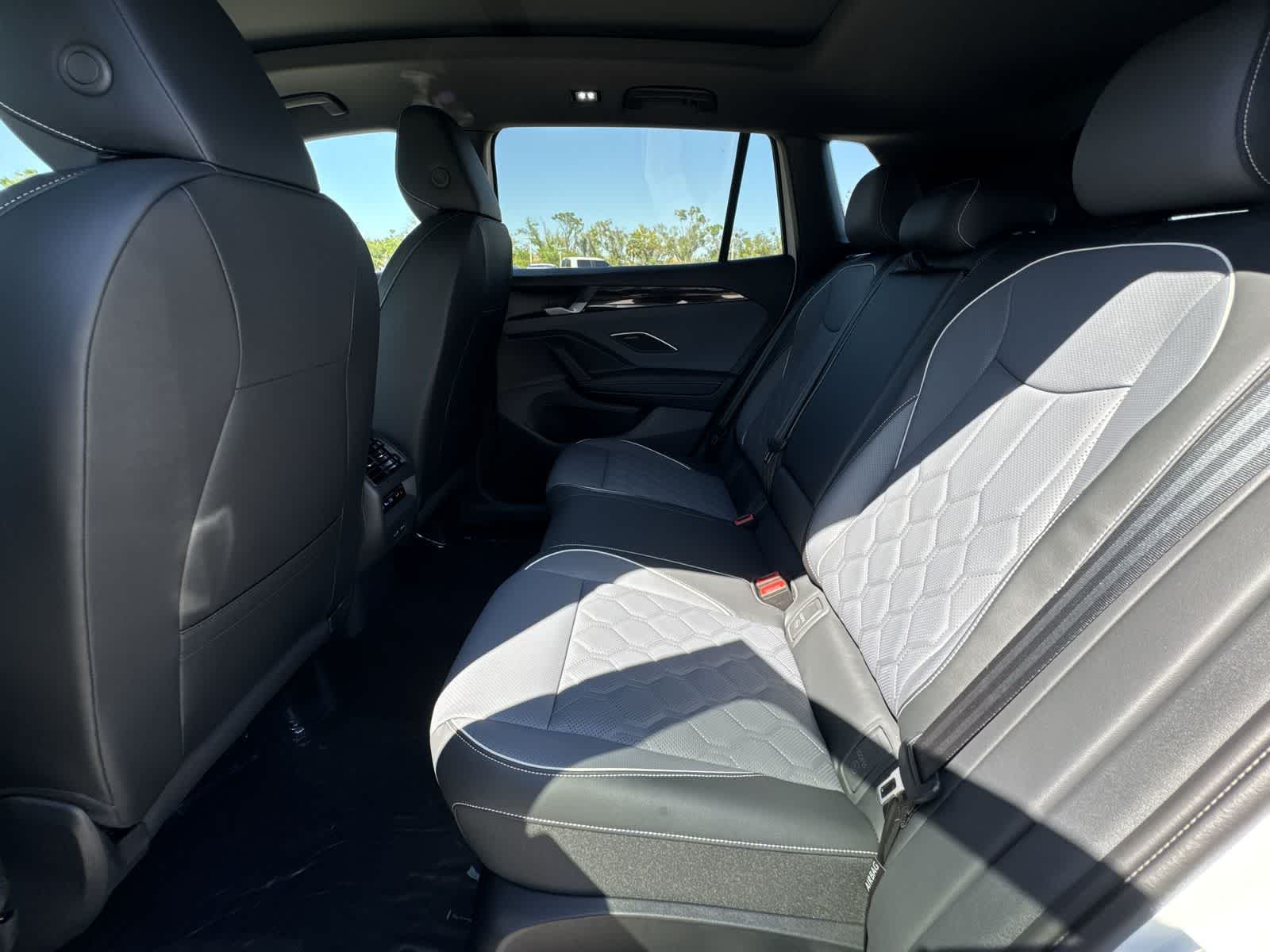 2026 Volkswagen Tiguan 2.0T SEL R-Line Turbo