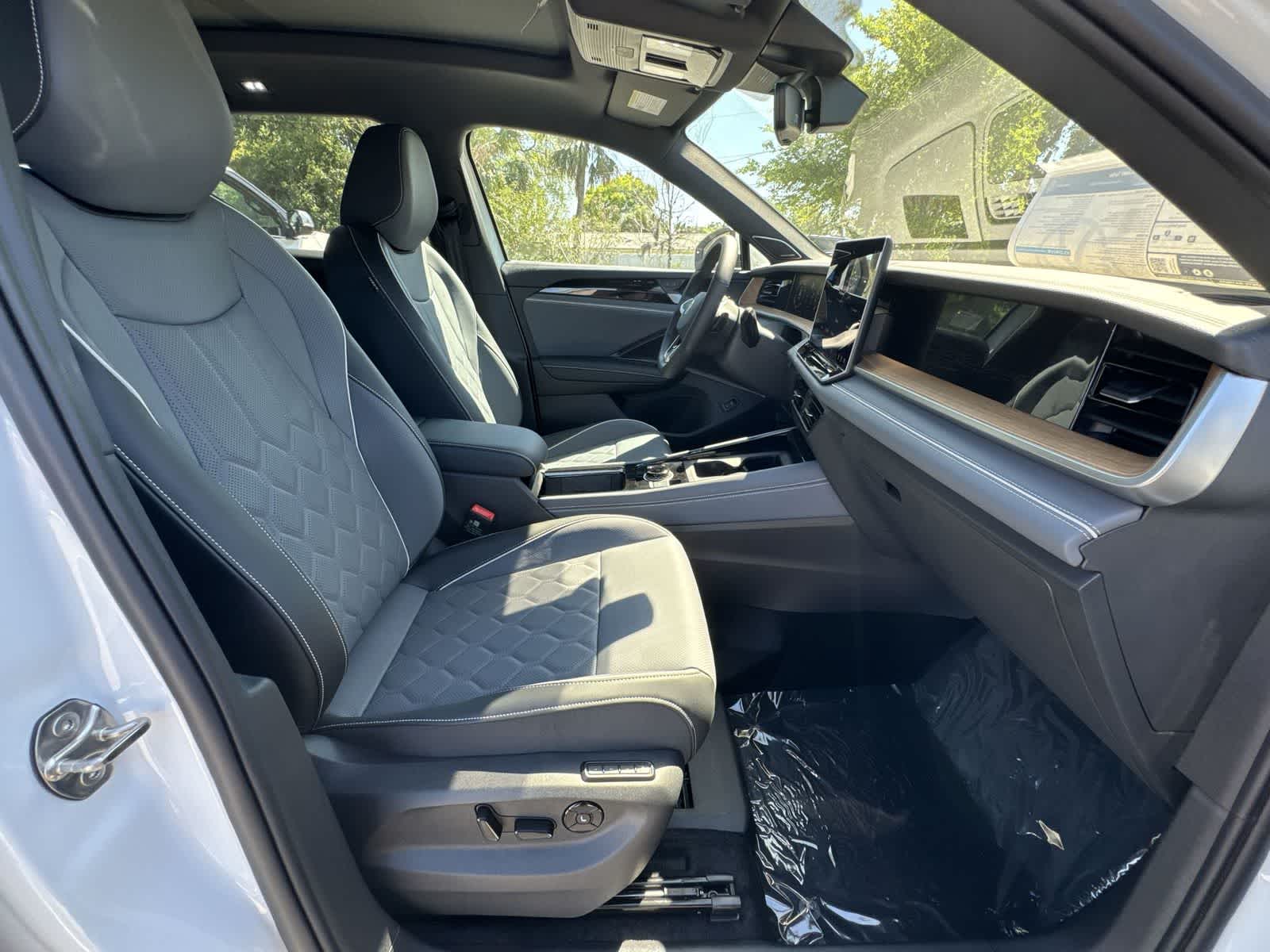 2026 Volkswagen Tiguan 2.0T SEL R-Line Turbo