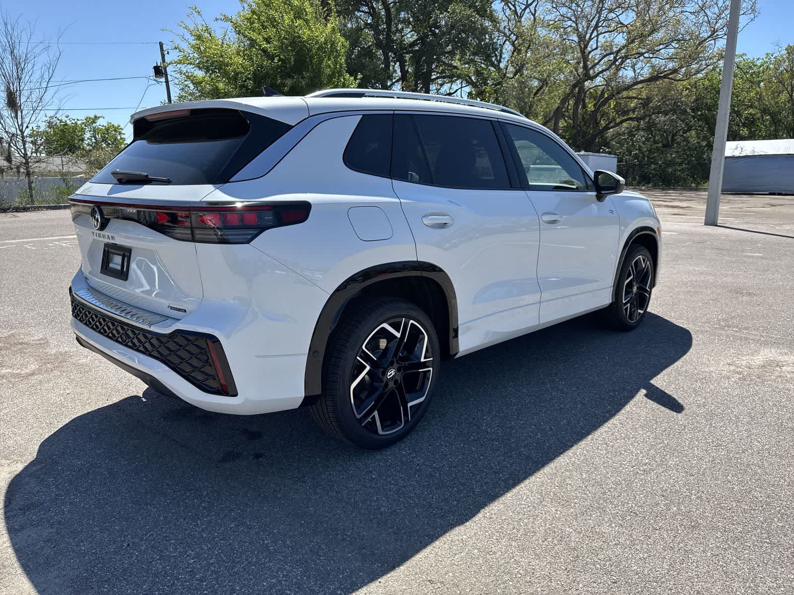 2026 Volkswagen Tiguan 2.0T SEL R-Line Turbo